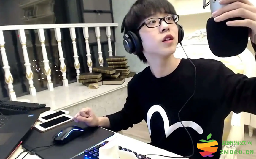 让曾经的王者荣耀一哥都沉迷的《破月勇者》，到底有什么魅力？：一款颠覆游戏体验的手游等你来玩！